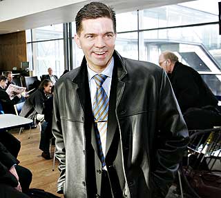 KRITISERT: Terje Hauge viste ut Morten Skj�nsberg etter Stab�k-Viking s�ndag. Den avgj�relsen har blitt heftig debattert i fotball-Norge de siste dagene.