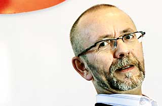 -DYR FRAKT: LO-topp Per �stvold synes Hagens sparer�d er virkelighetsfjernt.