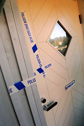 AVSPERRET: Politiet har gjort omfattende unders�kelser i leiligheten der Matti Juhani Saari bodde.