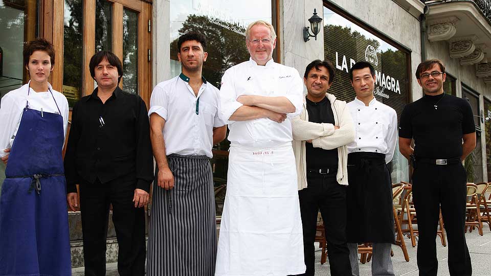 INGEN BAGATELL: Eivind Hellstr�m rydder opp i forbausende d�rlig drevne restauranter i ny serie p� TV3.
