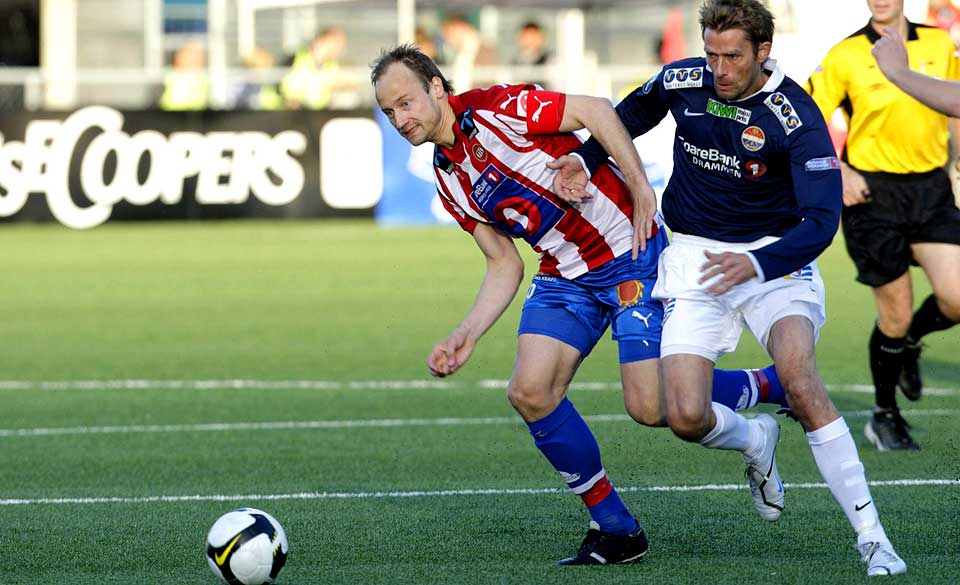 SPILLEKLAR:Troms�s Sigurd Rushfeldt (t.v.) blir spilleklar til kampen mot LSK p� l�rdag. Spissen brakk nesen mot Str�msgodset, og vil spille med nesebeskyttelse til helgen.