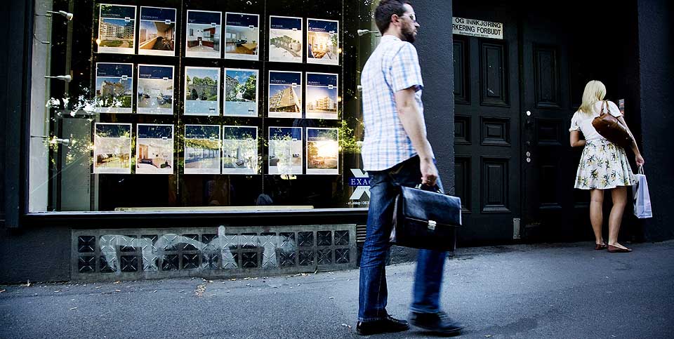 VANSKELIGERE � KOMME SEG INN P� BOLIGMARKEDET: F�rstegangskj�pere, spesielt de som �nsker � etablere seg inn i storbyene, m� tilfredsstille langt h�yere krav enn tidligere hos banken for � f� et boligl�n.