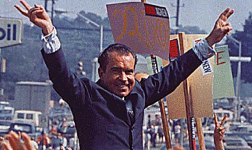 SOM NIXON: Demokratene mente McCain gjorde som Nixon i 1968, han konspirerte og spekulerte i hvordan motgang og krise vil p�virke valget.