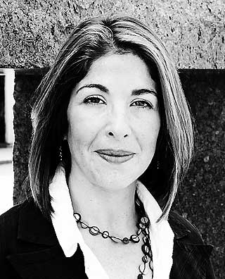 NAOMI KLEIN:  Klein, som er spaltist for The Nation og The Guardian, har blant annet skrevet boka �Sjokkdoktrinen: Katastrofe-kapitalismens fremmarsj�.