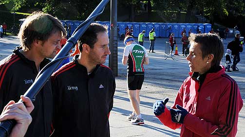 SENKVELD-DUELL: Senkveld-gutta Thomas Numme og Harald R�nneberg r�df�rte seg med maraton-dronninga Grete Waitz f�r de skulle konkurrere mot Karita Bekkemellem og Inger-Lise Hansen i dag.