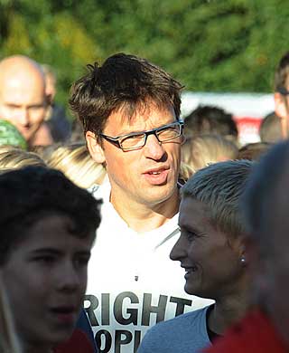 SAMLET INN PENGER: Johann Olav Koss' veldedige organisasjon Right to Play f�r deler av inntektene etter Oslo Maraton.