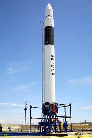 MISLYKKET FLERE GANGER: Raketten fungerte ikke som planlagt f�r p� fjerde fors�k. Dette er et arkivbilde fra det f�rste fors�ket p� oppskyting i 2006.