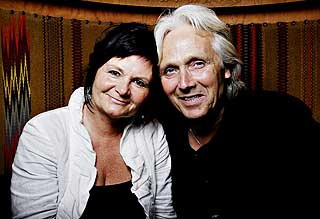 STOLTE: Aris Behns foreldre, Olav Bj�rshol og Marianne Behn, fikk i dag sitt sjette barnebarn.