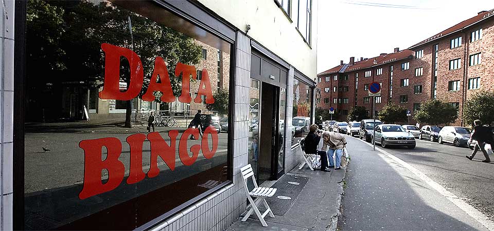 PENGENE RENNER: I dette bingolokalet ved Carl Berner st�r bingoautomater som gir Oslo Ap et meget pent overskudd. Bare fem dager f�r valget i 2007 rant det inn 2,5 mill fra to bingohaller.