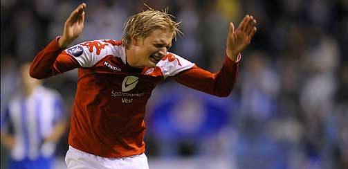 FRUSTRERENDE: Erik Huseklepp og Brann fikk nesten ingenting til � stemme mot Deportivo.
