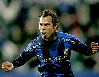 FORL�SENDE: Alanzinho og Stab�k ble holdt fra m�let i nesten 80 minutter, men da brasilianeren puttet, kom det flere. Stab�k overkj�rte til slutt et slitent bunnlag.
