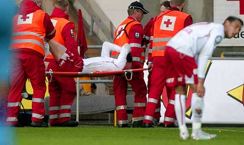 UT P� B�RE: Jan Tore Ophaug fikk trolig knesk�la ut av ledd.