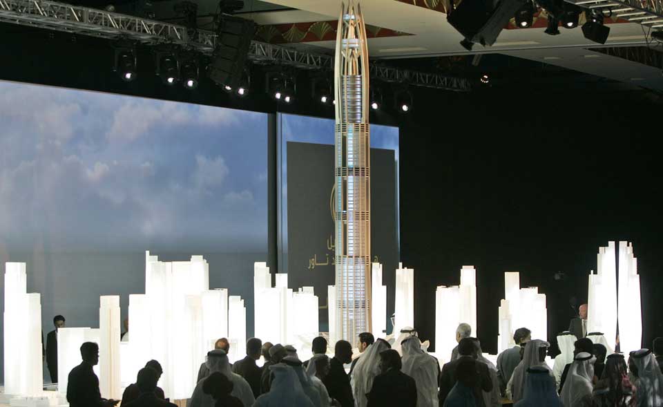 TIL HIMMELS: Slik ser modellen ut for prosjekett Nakheel Harbour & Tower.
