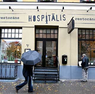 UTSIDEN: Hospitalis er den nyeste temarestauranten i Riga, og kanskje den sykeste.