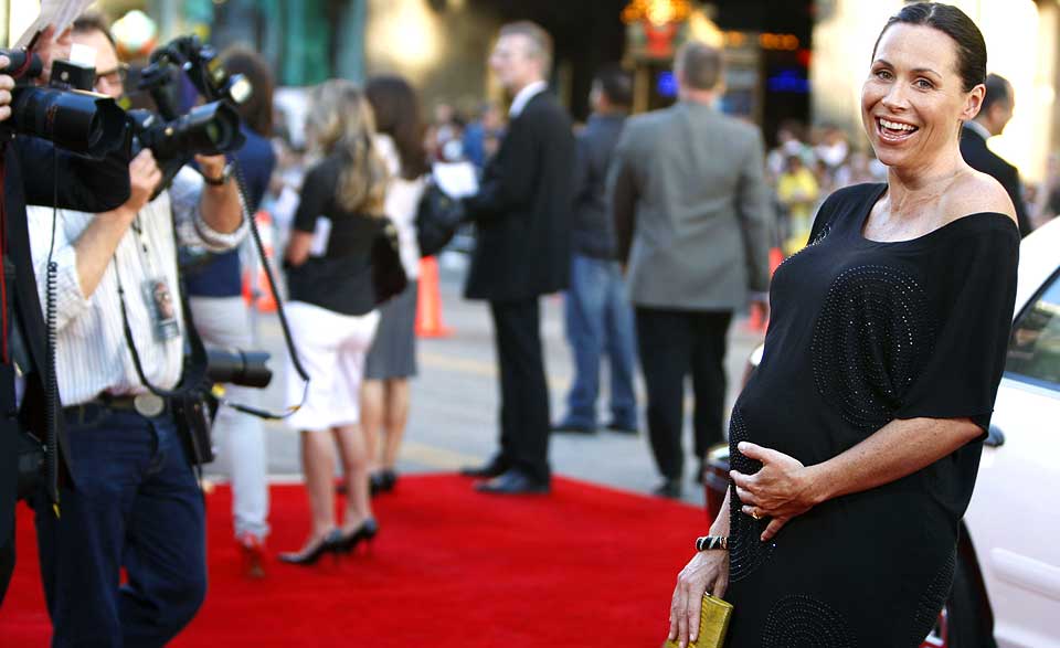 VIL IKKE SI HVEM PAPPAEN ER: Her er Minnie Driver fotografert h�ygravid p� 