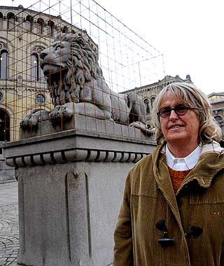 KLAGER P� DOM: Marianne Heske aksjonerer mot en dom i lagmannsretten, som krever at hun betaler over en halv million kroner til et firma som har produsert glassplater for henne. Uten hennes samtykke, hevder hun.