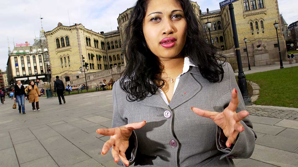 HAR RINGT �NDELIGE VEILEDERE: Store deler av Saera Khans telefonregninger gikk til slike oppringninger, innr�mte stortingsrepresentanten fra Oslo Arbeiderparti i g�r kveld.