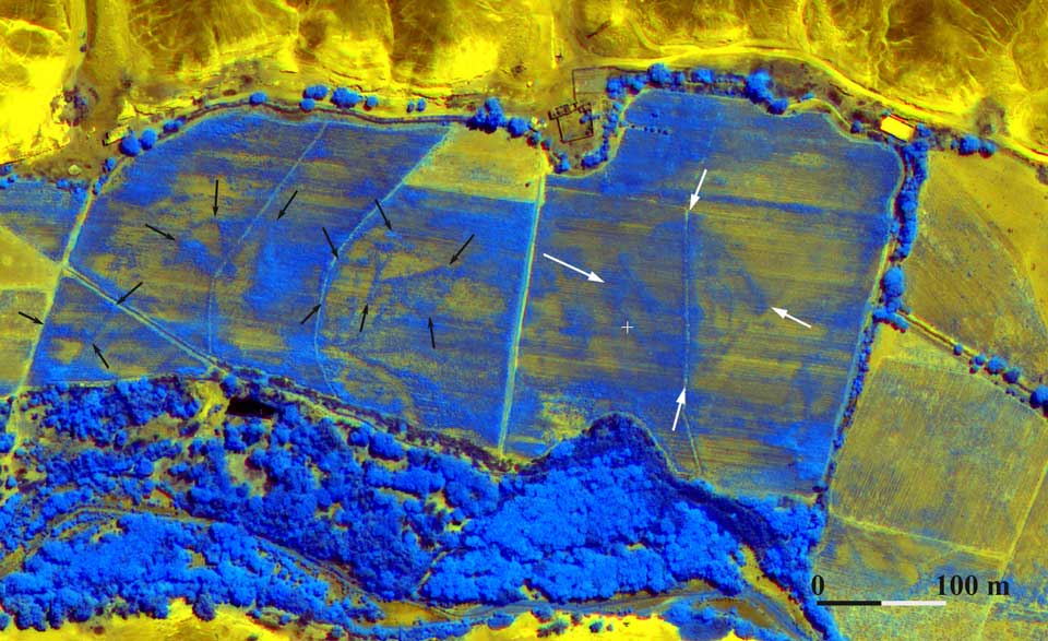 PYRAMIDE: Bilder tatt fra satellitten Blackbird, viser her den eldgamle pyramiden som nylig ble oppdaget i Peru.