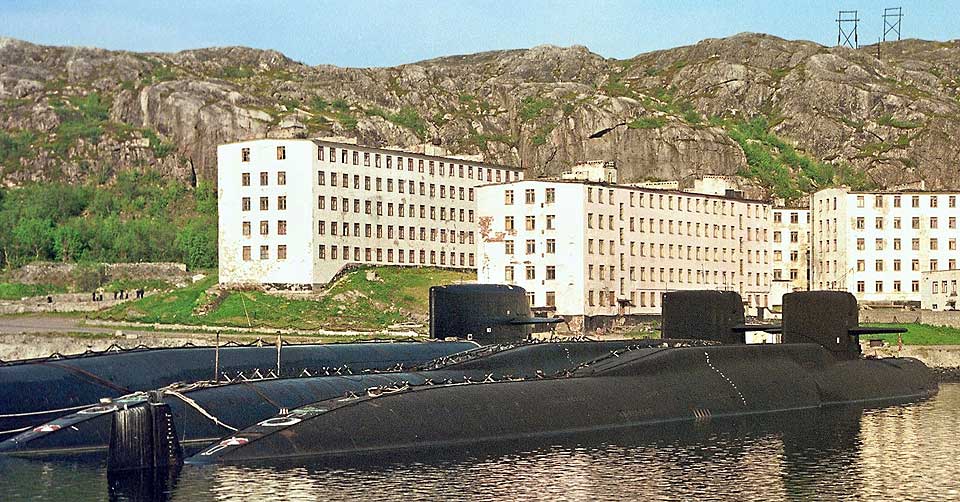 SKJ�T LANGDISTANSERAKETT FRA UB�T: Russland avfyrte i dag en langdistanserakett fra en atomub�t i Barentshavet.