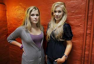 �PENHET: L�wengrips �penhet om overgrepet hun ble utsatt for, inspirerte Martine Aurdal til � st� fram med sin voldtektshistorie. Tidligere i h�st m�ttes de under en debatt p� TVN FEM.