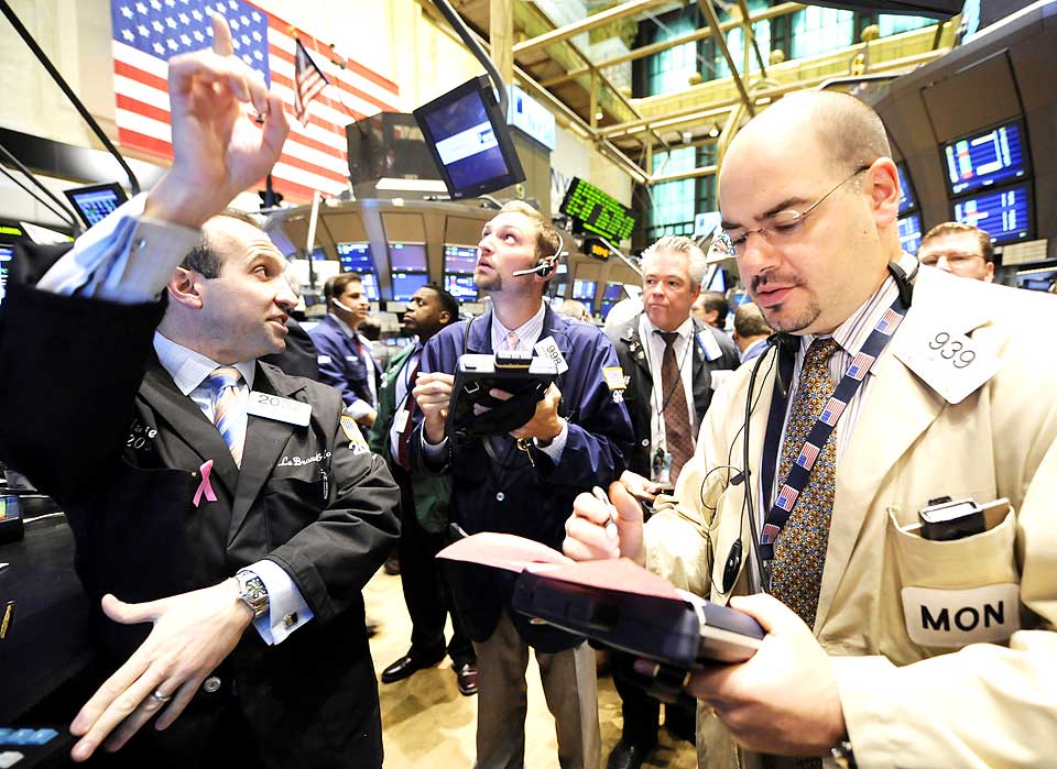 NEW YORK: Da handelen �pnet i USA mandag ettermiddag, var det med umiddelbar oppgang. Dow Jones steg raskt med mer enn 6 prosent.