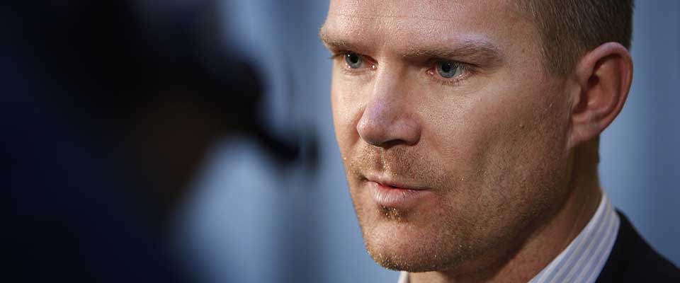 IKKE FORN�YD: Jim Solbakken syns det er sm�lig og flaut at forfatterne Lars Backe Madsen og Jens M. Johansson bruker Ole Gunnar Solskj�rs navn i lanseringa av en bok full av faktafeil.