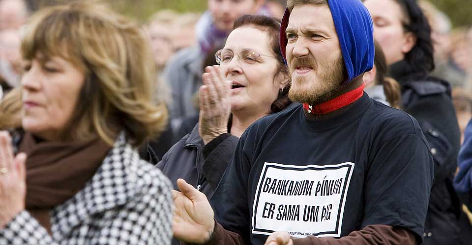 BANKEN DIN BRYR SEG IKKE: Det var beskjeden til bankvesenet fra demonstrantene i Reykjavik i g�r.