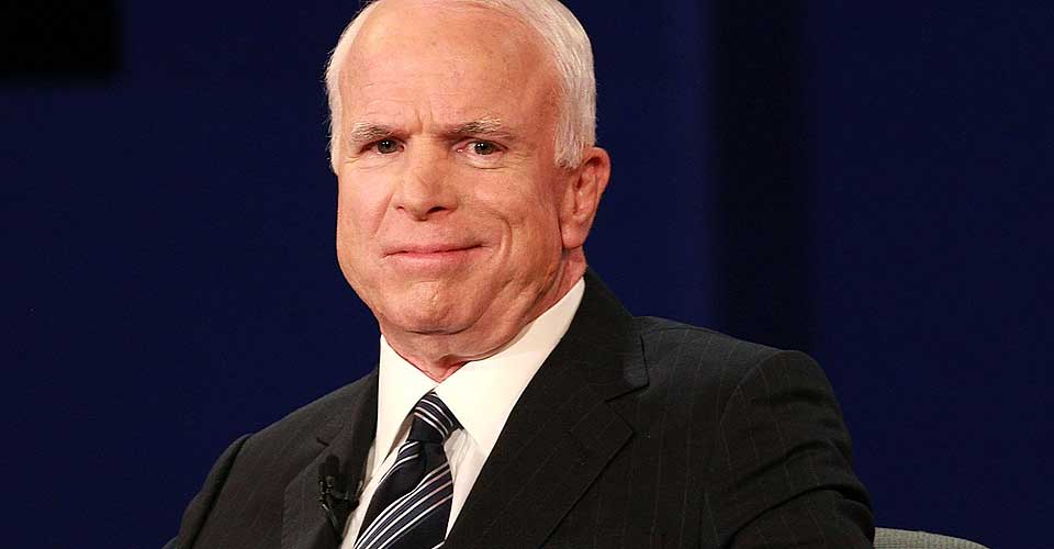 UPOPUL�R STIL: John McCain f�r ros for debattprestasjonen i natt, men stilen og framtoningen hans blir bredt kritisert.