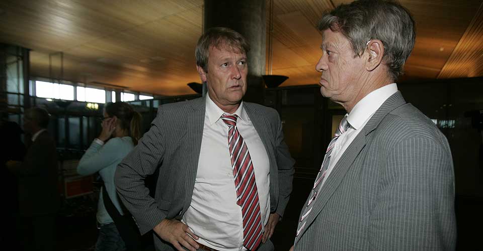 HAR SJEFENS ST�TTE: Landslagssjef �ge Hareide (t.v.) sitter trygt - iallfall forel�pig. Det sier fotballpresident Sondre K�fjord.