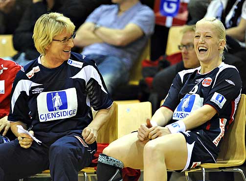 SMILER HELE VEIEN TIL EM: Marit Breivik fikk gode svar i �ttenasjonersturneringen. Blant annet viste Heidi L�ke gode takter p� linja.