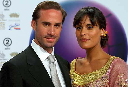 KJ�RESTER: Den britiske skuespilleren Joseph Fiennes og hans modellkj�reste Maria Dolores Dieguez.