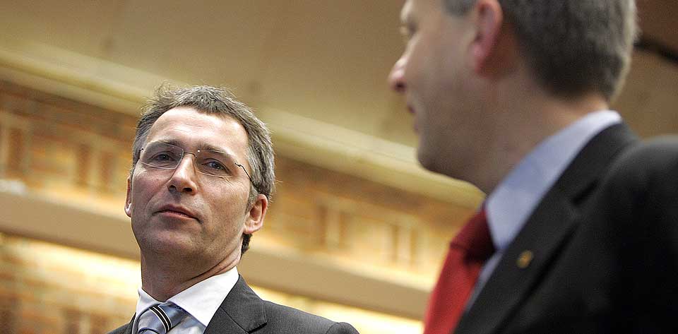 M�TTE FORSVARE SEG: Statsminister Jens Stoltenberg har i kveld deltatt i flere TV-debatter, der han avviste at noe kritikkverdig hadde funnet sted i hans kontakt med DNB NORs konsernsjef Rune Bjerke, i forkant av at myndighetene presenterte sin redningspakke til de norske bankene.