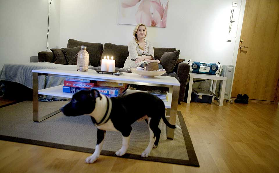 UNGE SLITER: Ettromsleiligheter blir stadig dyrere, viser en unders�kelse fra SSB. Martine Hagen (bildet) uttalte til Dagbladet tidlig i oktober: - Vi har lagt merke til at prisene har �kt fra vi begynte � lete til n�.