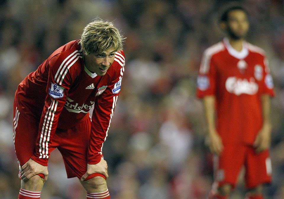 SNYTT FOR GJENSYNET: En l�rskade forhindrer Fernando Torres fra � spille mot gamleklubben Atletico Madrid i kveld. Spanjolene inviterte i stedet Liverpool-spissen som VIP-gjest - men igjen m�tte Torres kaste inn h�ndkleet.