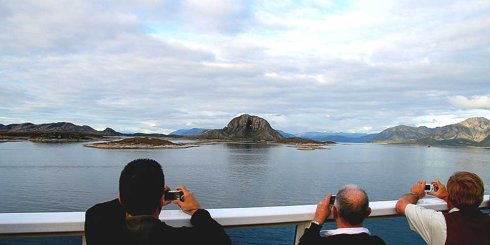 EN REISE FOR LIVET: Hurtigruten fra Bergen til Kirkenes er �n av Lonely Planets ti langstrakte reiser.