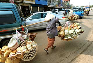 LAOS: Vientiane byr p� storbyliv p� Laos-vis.