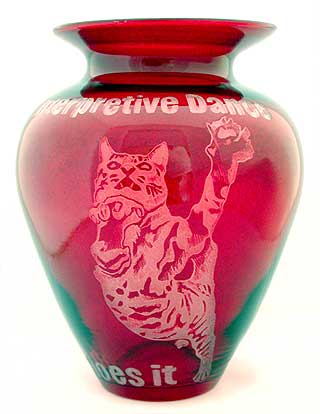 KATTEVASE: Ogs� glasskunstnere har latt seg inspirere av LOL cats.