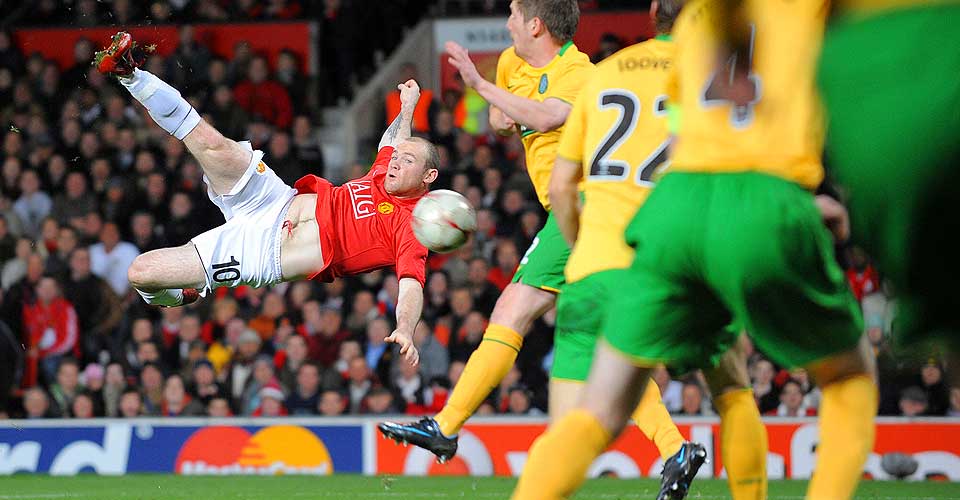 I KJEMPESLAG: Wayne Rooney er en garantist for m�l for tida, og har n� scoret ni p� de sju siste kampene.