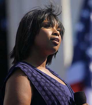 SANG NASJONALSANGEN: - Det st�rste i min karriere, sa Jennifer Hudson.