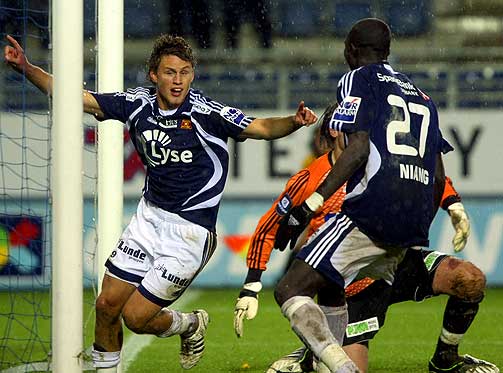 SCORTE M�L:Minuttet senere headet H�iland inn 3-0 til Viking.