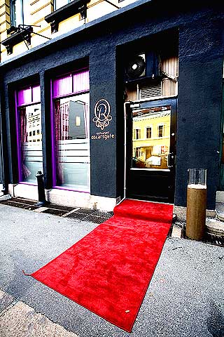 BARE ETT TOALETT: Det eneste Robinson og Fredag fant � trekke for p� Oscarsgate, var det skrale toalettilbudet.