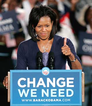 VIL HUN SYNGE? Det spekuleres i om vi i kveld vil f� se en dansende Bill Clinton eller en syngende Michelle.