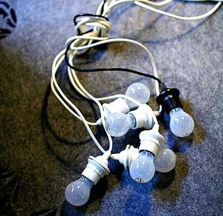 KNUTE: Koster 25 kr/stk. Fest mange sammen til en original lampe.