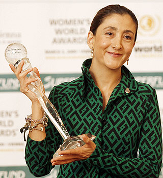  �RETS KVINNE:  Fransk-colombianske Ingrid Betancourt ble reddet fra FARC-geriljaens fangsenkap etter en lynaksjon i juni i �r. Sist s�ndag ble hun k�ret til 