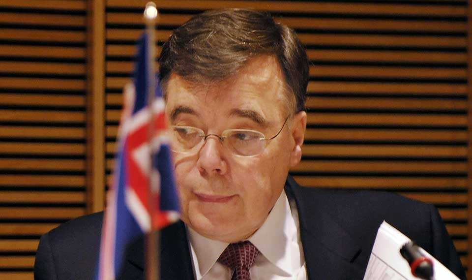 FRYKTER FRAFLYTNING: Islands statsminister Halldor Asgrimsson.