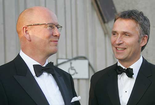 FORLOVER: Statsminister Jens Stoltenberg var forlover for sin venn gjennom mange år.