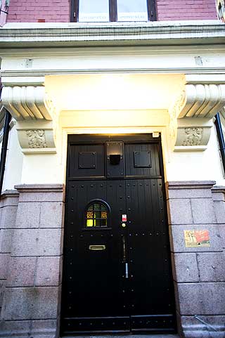INN I VARMEN: B�de maten og drinkene p� SW20 f�r ros av Robinson og Fredag.