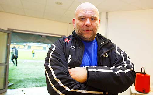 F�R BES�K: Sogndal-trener Karl Oskar Emberland kan planlegge med tanke p� � spille hjemme f�rst i kvalikkampene.