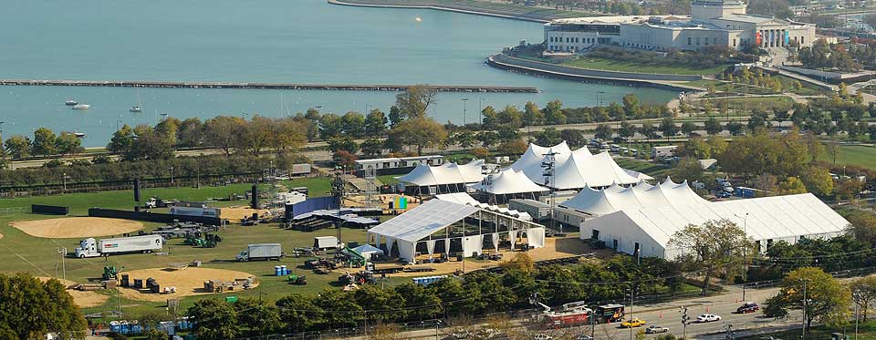 HER SKAL HAN FEIRE: Det er fra en stor T-formet utend�rsscene her i Grant Park at Obama skal tale etter at valgresultatet blir klart - trolig i 04-05-tida natt til onsdag norsk tid - og �alle� i Chicago forventer at han skal st� der som landets neste president.