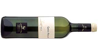 FREDAGSVIN: - Dette er nok glasset etter jobb en fredag, mener Dagbladets anmeldere. Italienske Fondo Antico Grillo Parlante 2006 er syrlig, fyldig, rik og aromatisk, koster bare 72 kroner - og f�r terningkast seks!